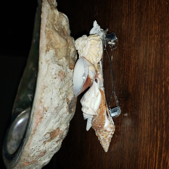 Hand crafted seashell Mermaid 🧜‍♀️ hair accessory - Picture 3 of 3